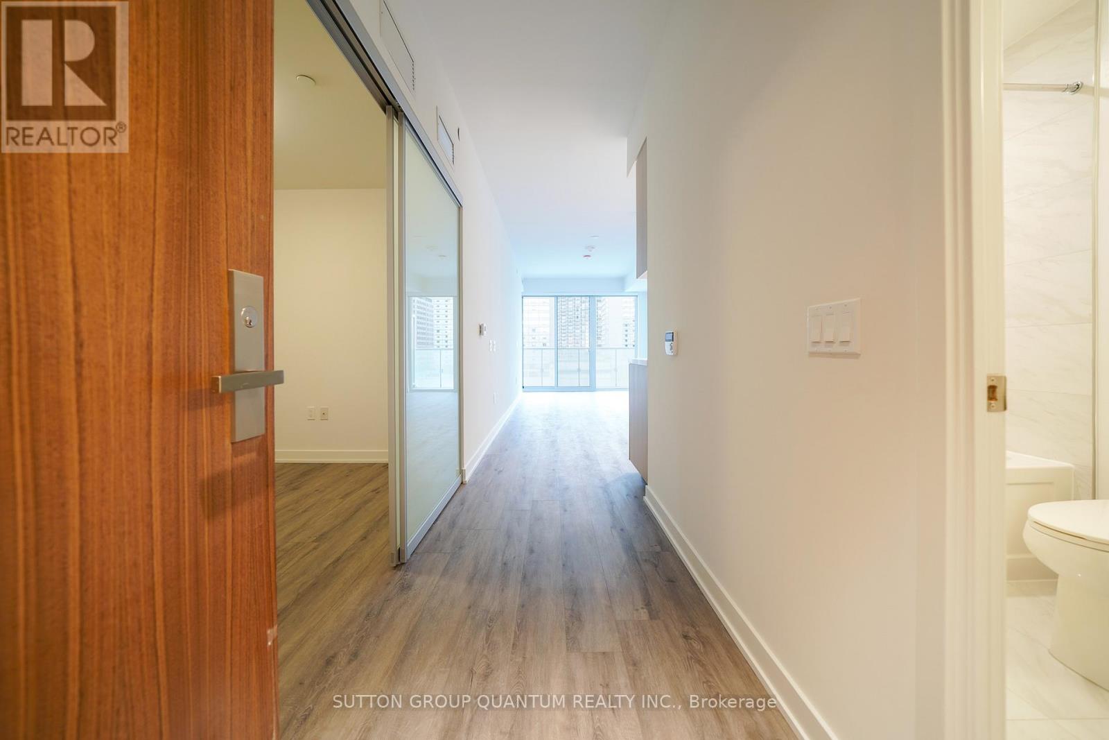 912 - 15 Queens Quay E, Toronto, Ontario  M5E 0C5 - Photo 2 - C13012118