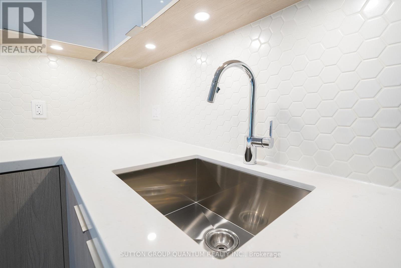 912 - 15 Queens Quay E, Toronto, Ontario  M5E 0C5 - Photo 5 - C13012118