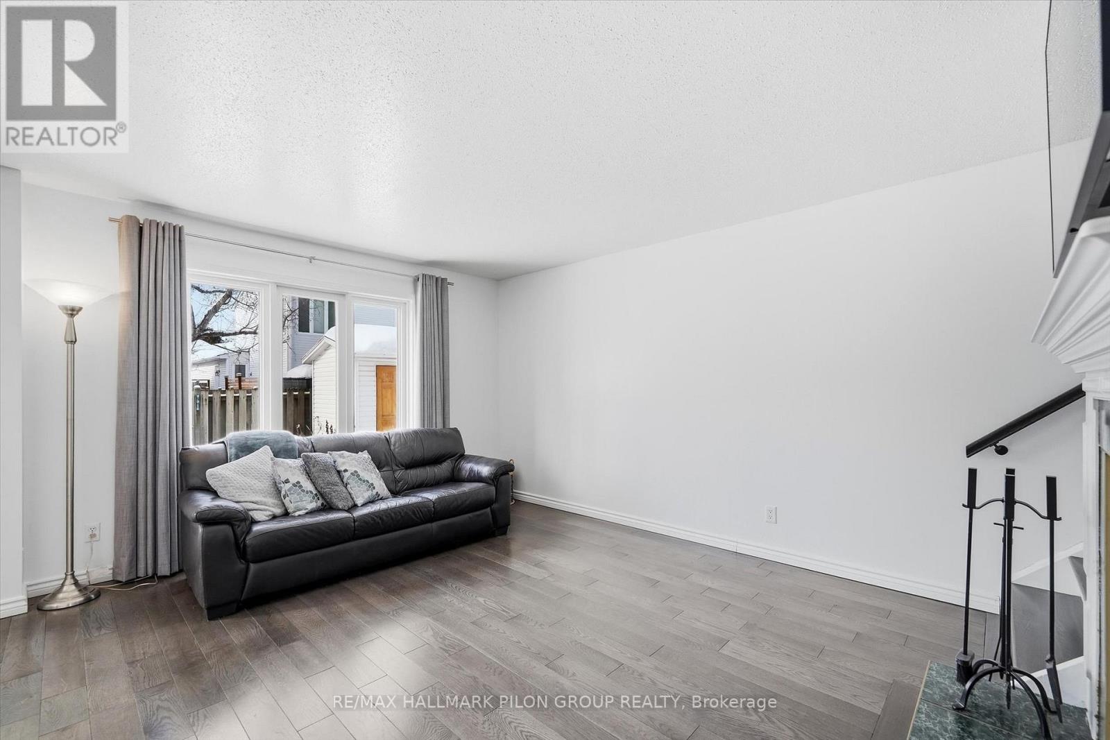 284 Mceachern Crescent, Ottawa, Ontario  K1E 3K3 - Photo 10 - X13012096