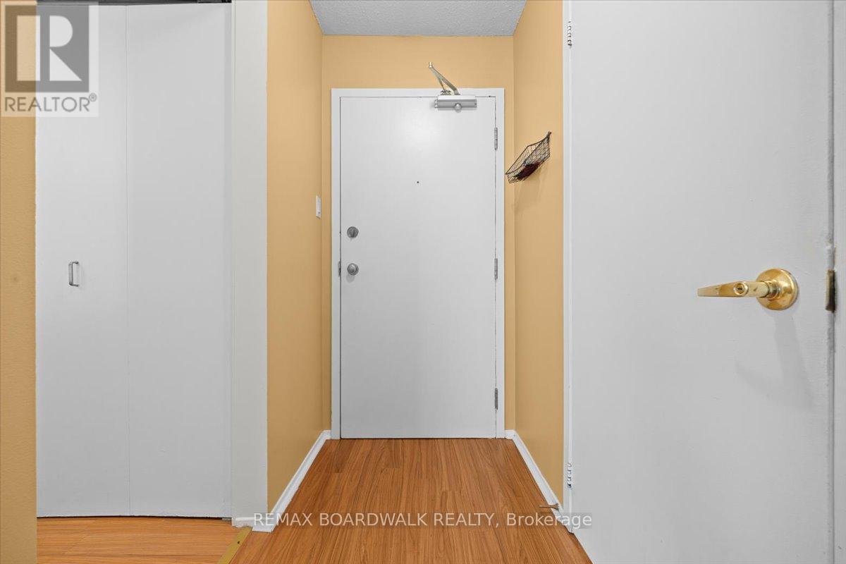 412 - 250 Brittany Drive, Ottawa, Ontario  K1K 4M1 - Photo 2 - X13012114