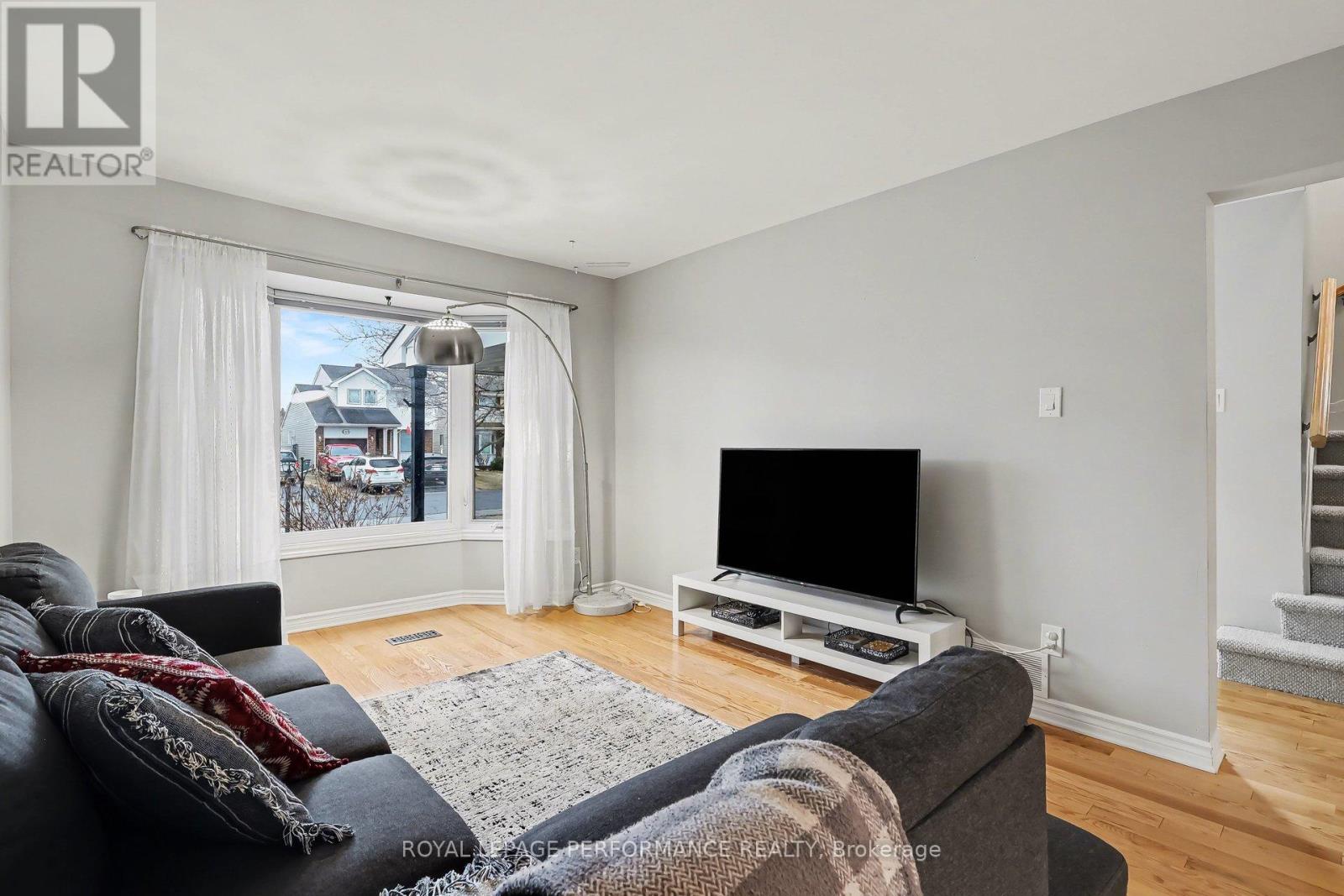 6417 St Louis Drive, Ottawa, Ontario  K1C 2X9 - Photo 2 - X13012130