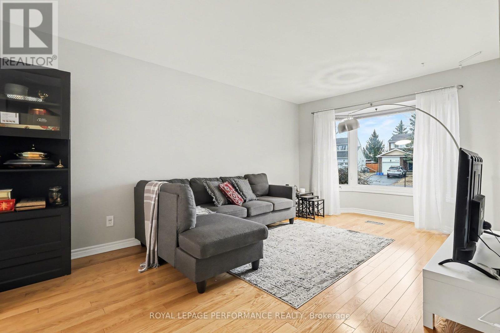 6417 St Louis Drive, Ottawa, Ontario  K1C 2X9 - Photo 4 - X13012130