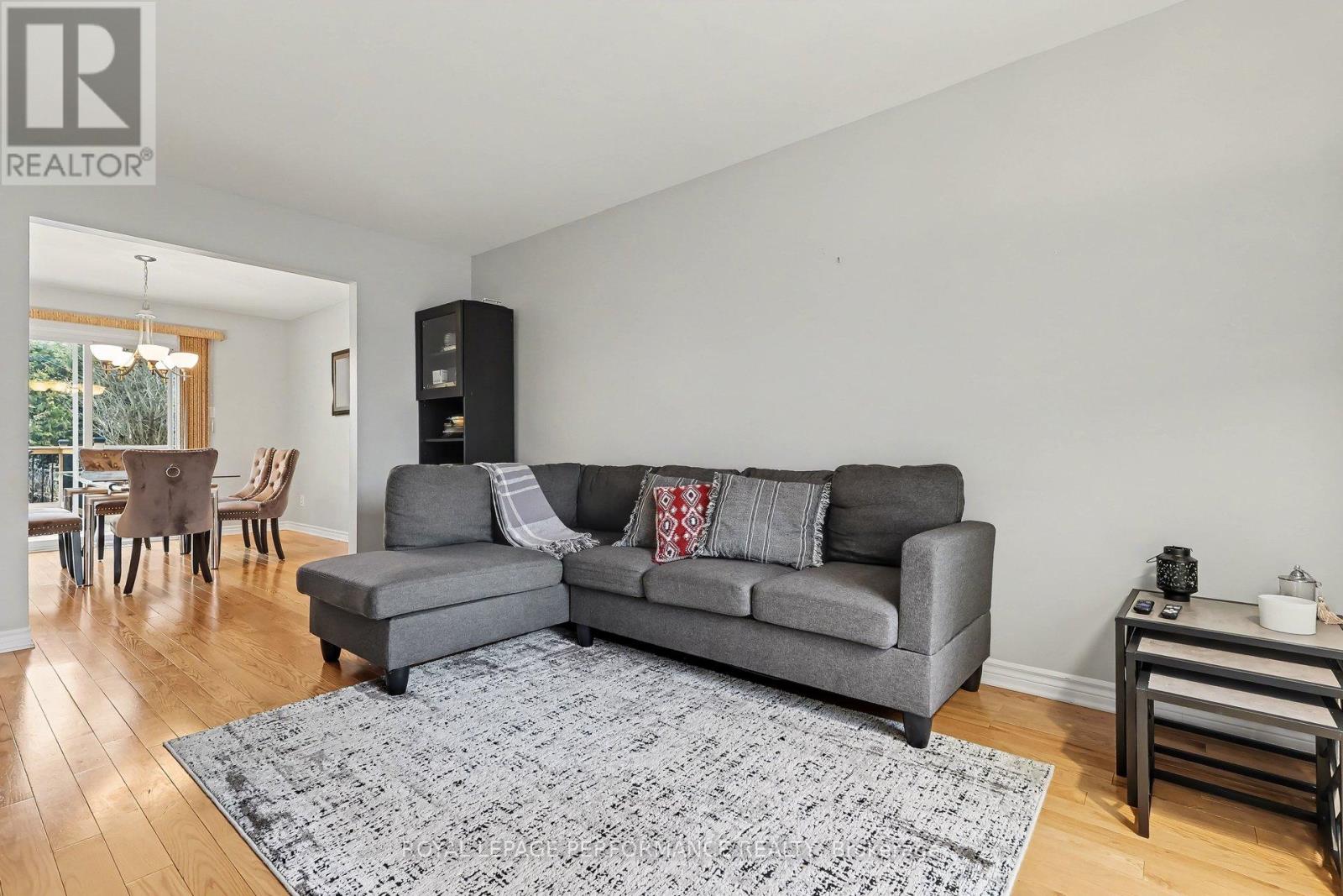 6417 St Louis Drive, Ottawa, Ontario  K1C 2X9 - Photo 5 - X13012130