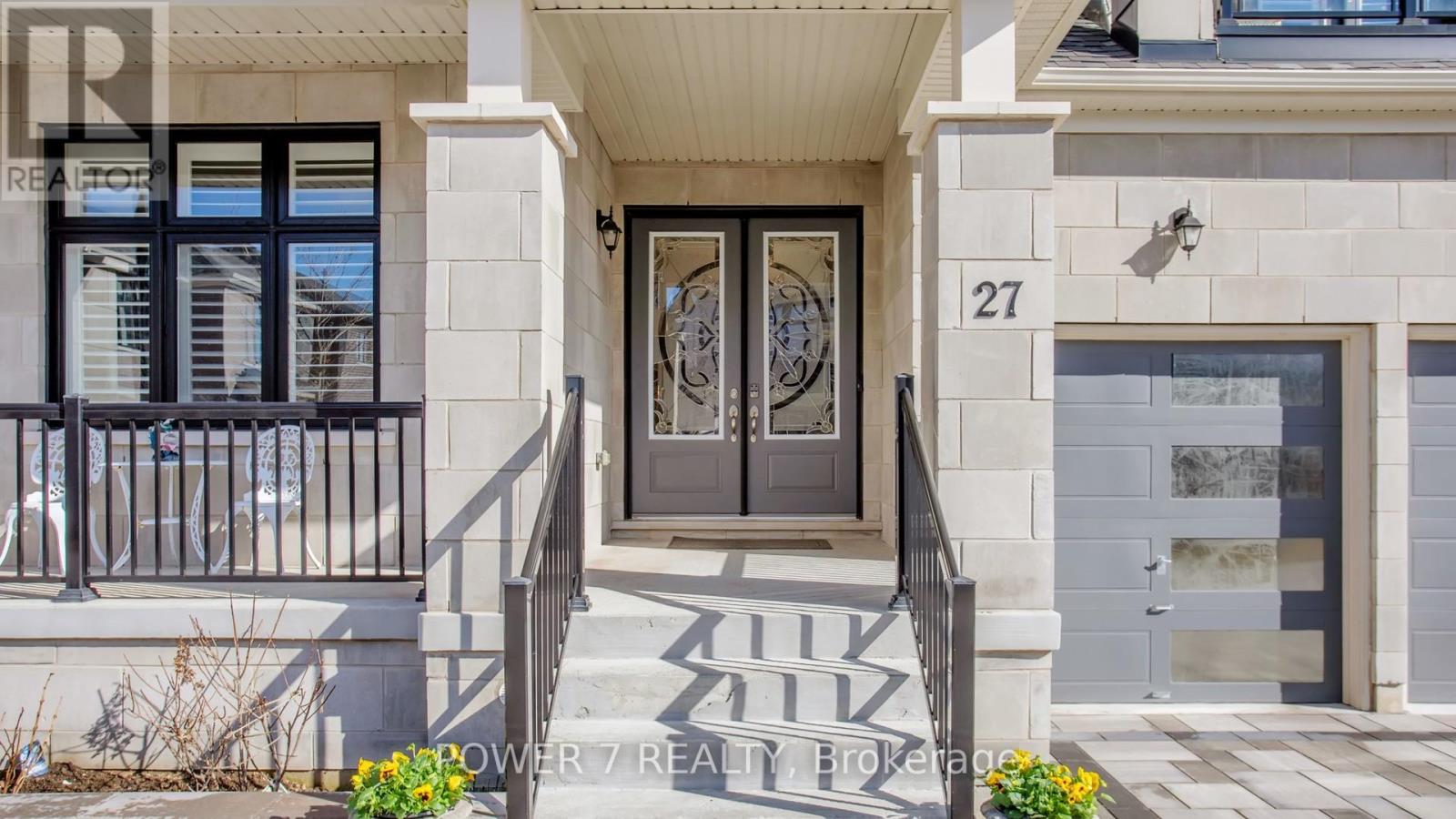 27 Joiner Circle, Whitchurch-Stouffville, Ontario  L4A 4W9 - Photo 2 - N13012044