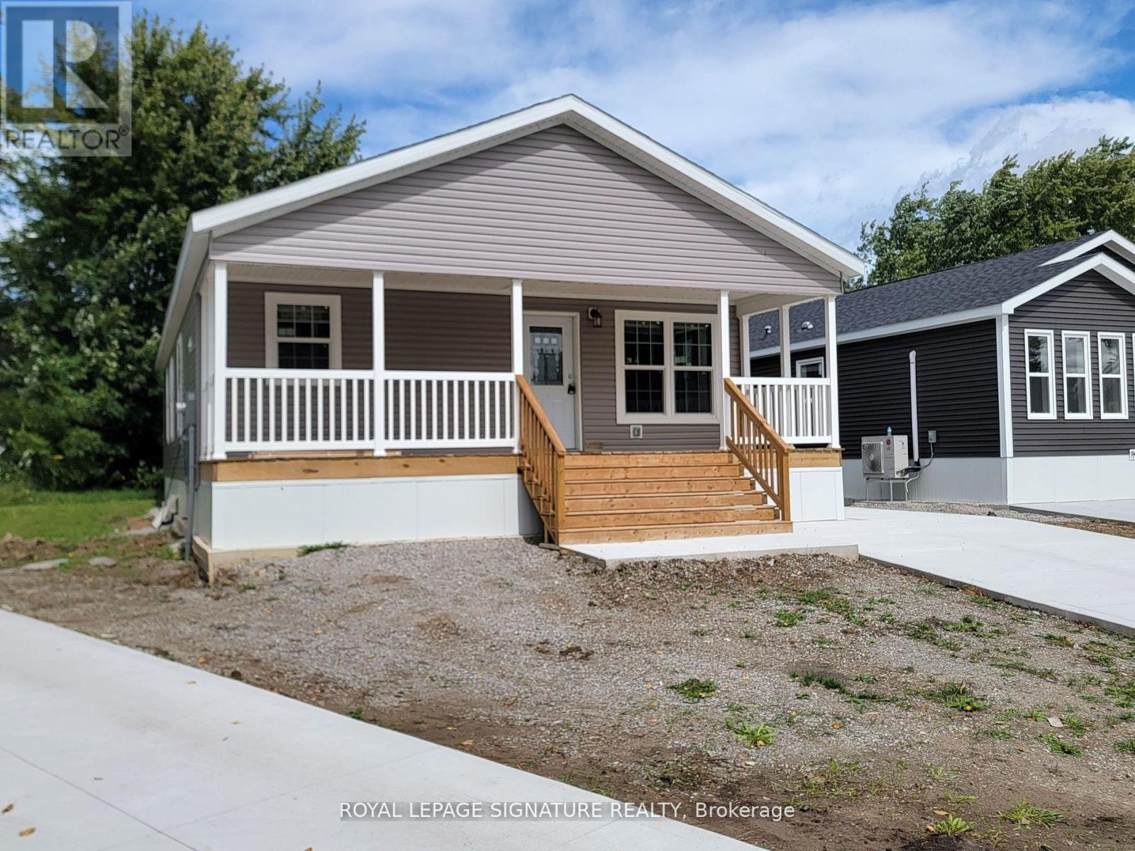 12 Briarwood Place, Innisfil, Ontario  L0L 1L0 - Photo 2 - N13012056