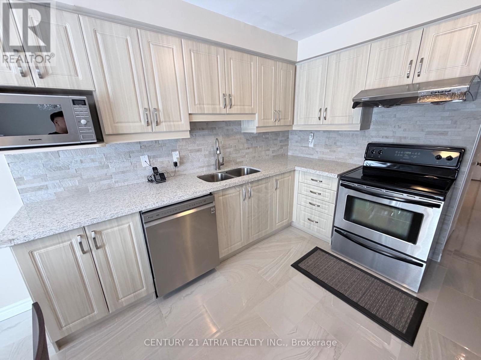 79 Maitland Drive, Markham, Ontario  L3R 4T6 - Photo 7 - N13012148