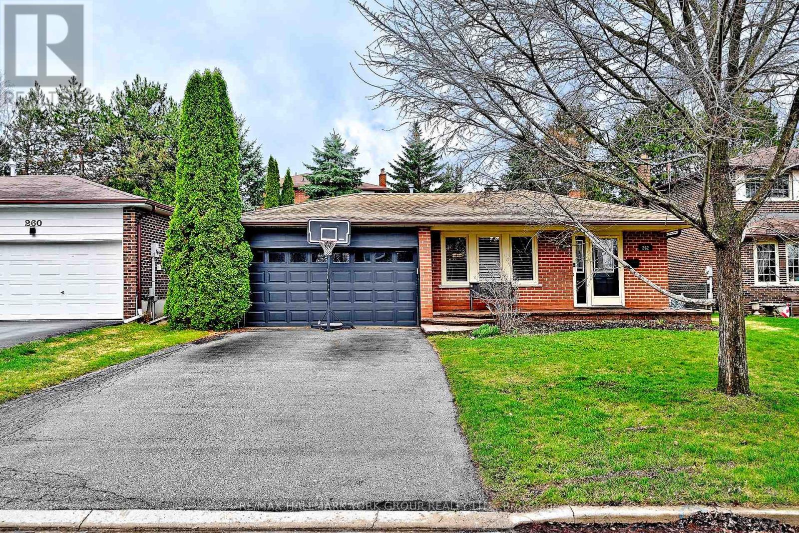 262 PLYMOUTH TRAIL, Newmarket, Ontario