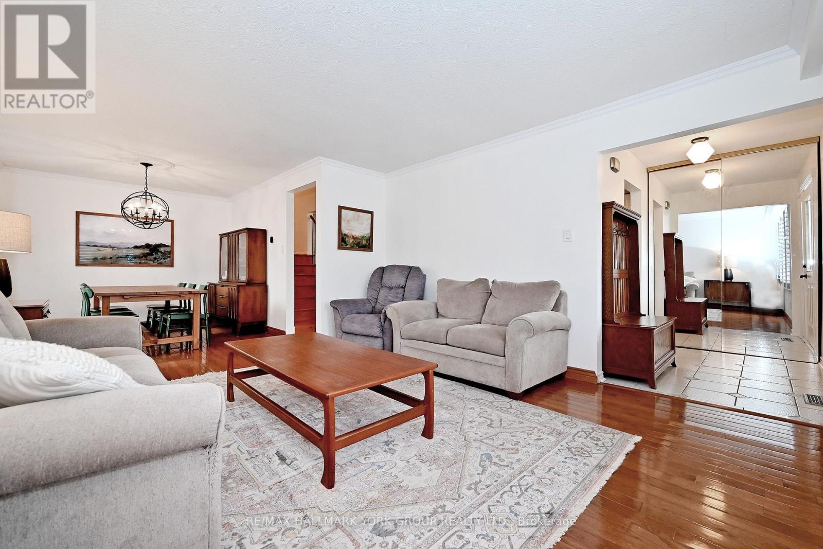 262 Plymouth Trail, Newmarket, Ontario  L3Y 6G7 - Photo 3 - N13012150