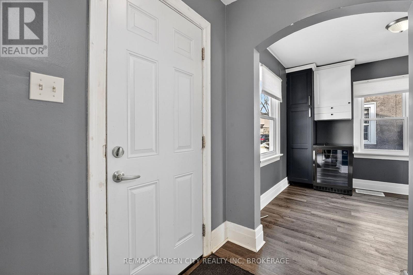 16 Walnut Street, Welland, Ontario  L3C 1E9 - Photo 3 - X12833052