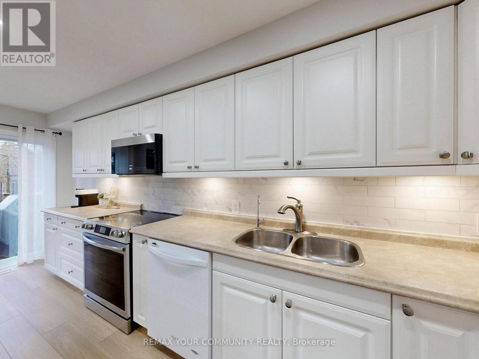 281 Ferndale Drive S, Barrie, Ontario  L4N 8K1 - Photo 11 - S13012082