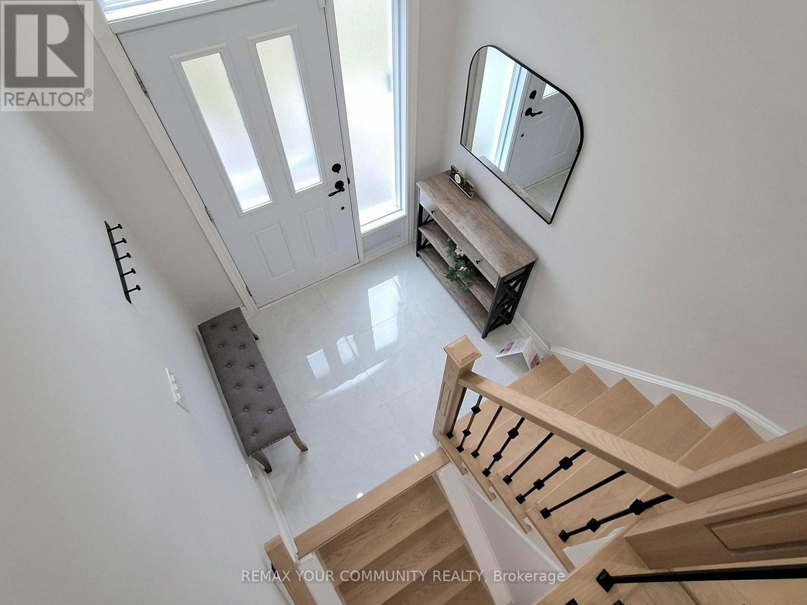 281 Ferndale Drive S, Barrie, Ontario  L4N 8K1 - Photo 4 - S13012082