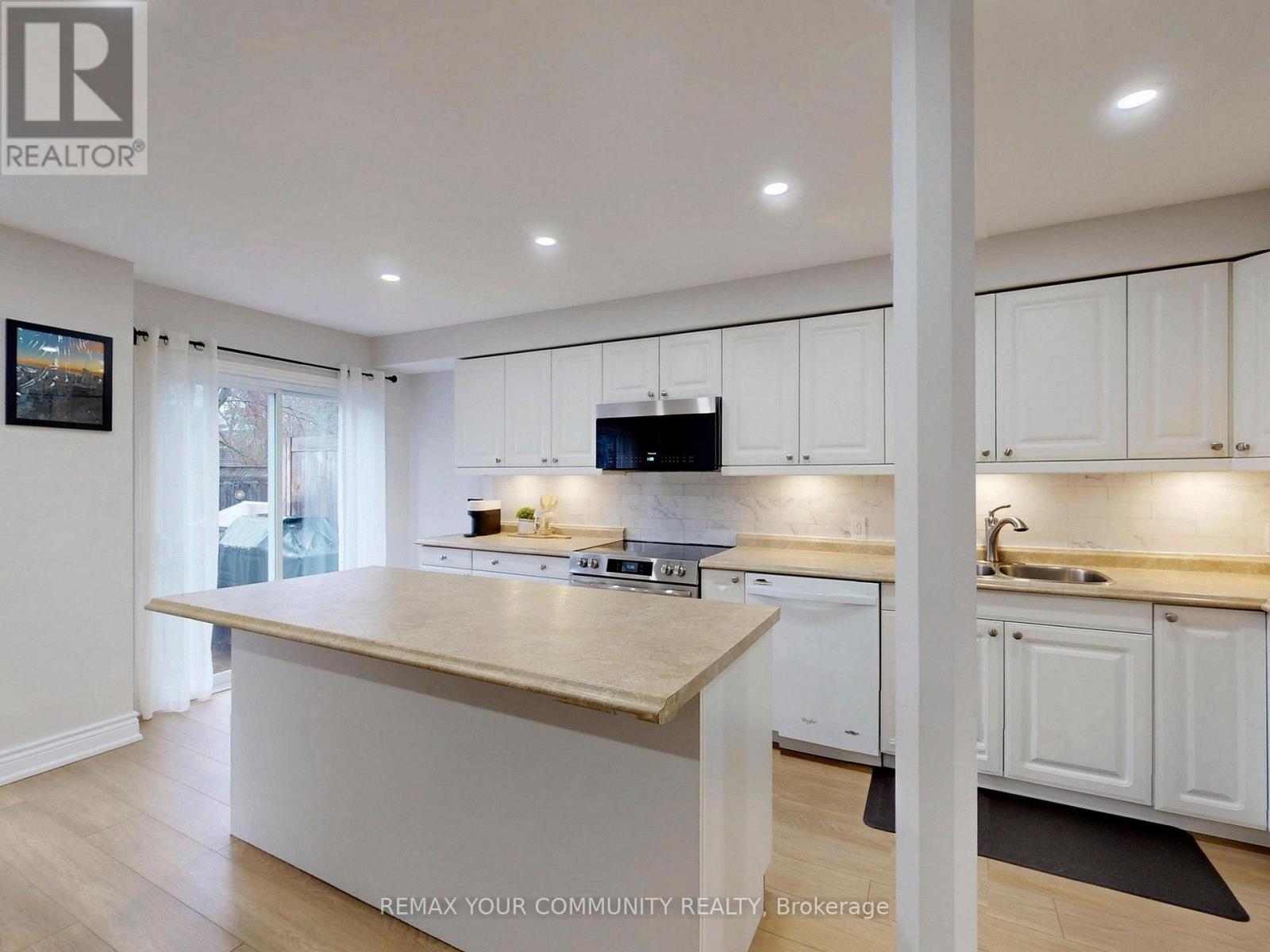 281 Ferndale Drive S, Barrie, Ontario  L4N 8K1 - Photo 8 - S13012082