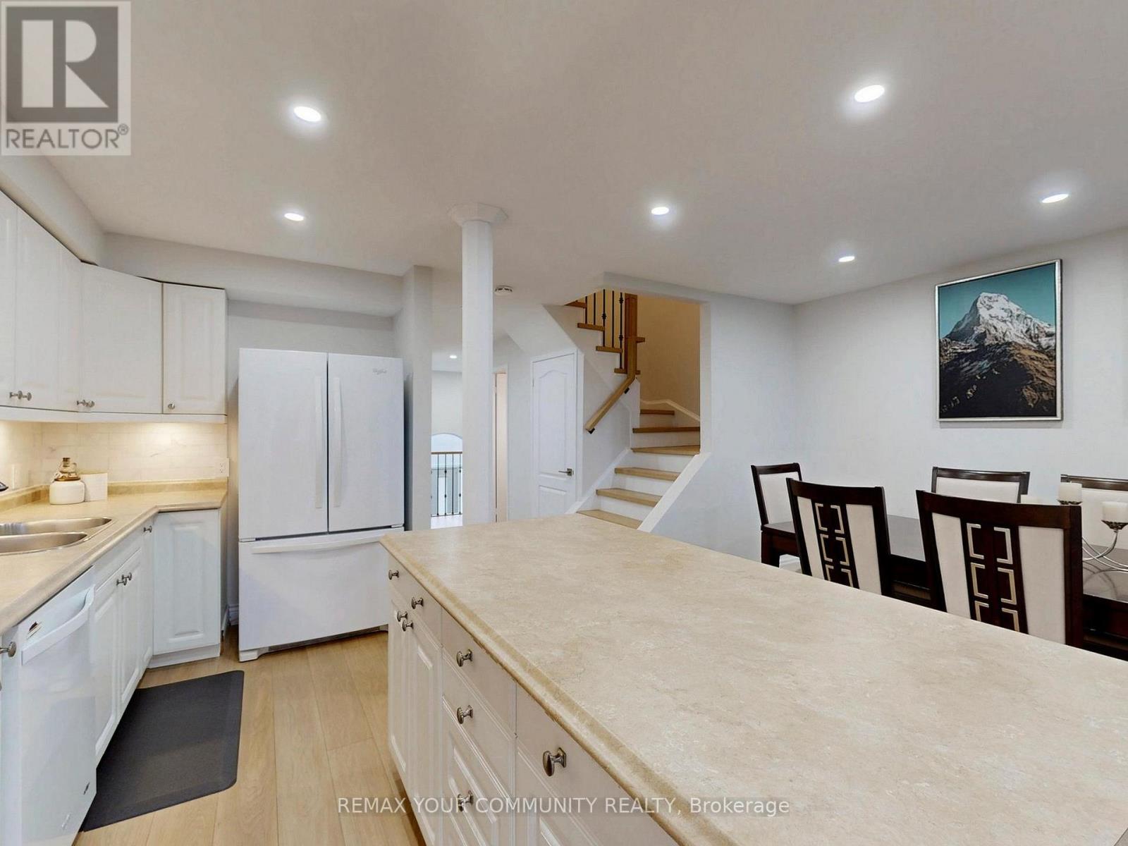 281 Ferndale Drive S, Barrie, Ontario  L4N 8K1 - Photo 9 - S13012082