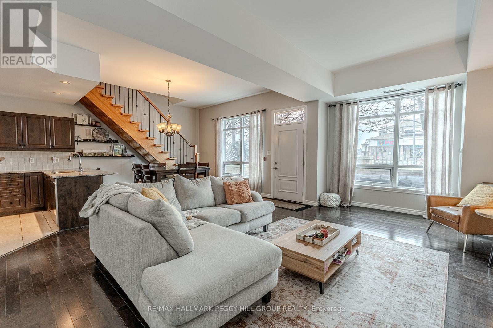 6 Victoria Street, Barrie (City Centre), Ontario  L4N 6G2 - Photo 4 - S13012140