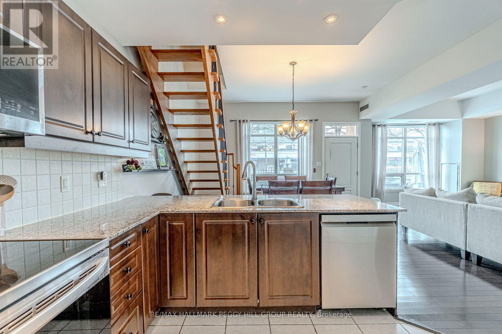 6 Victoria Street, Barrie (City Centre), Ontario  L4N 6G2 - Photo 8 - S13012140