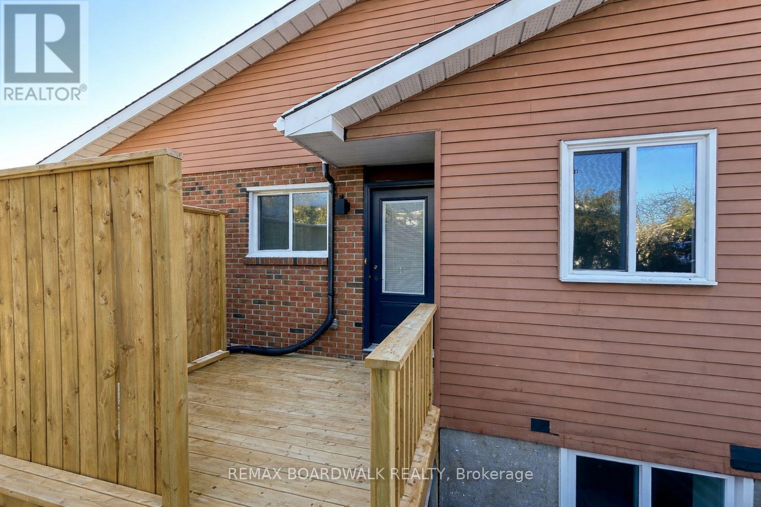 B - 300 Dalehurst Drive, Ottawa, Ontario  K2G 4E4 - Photo 1 - X13011934