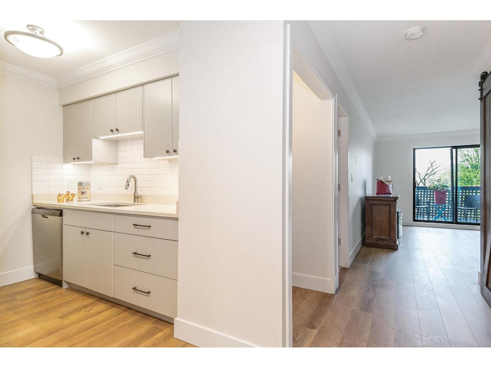 203 17661 58a Avenue, Surrey, British Columbia  V3S 1N4 - Photo 4 - R3107138