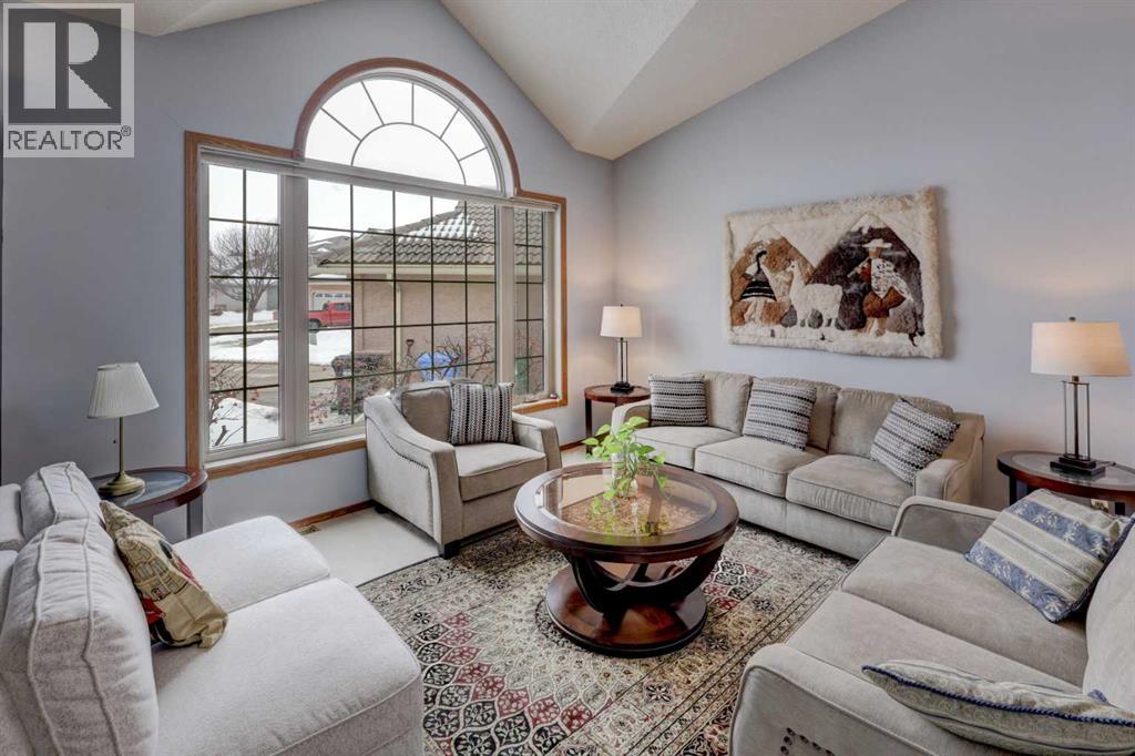 232 Hampshire Place Nw, Calgary, Alberta  T3A 4Y7 - Photo 5 - A2292276