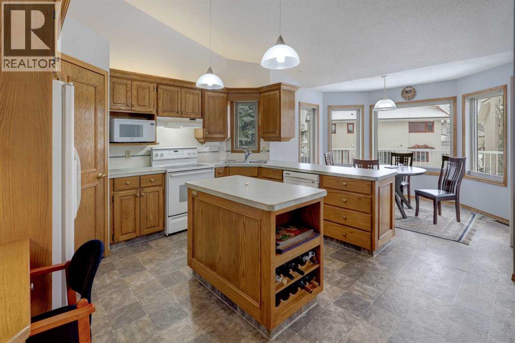 232 Hampshire Place Nw, Calgary, Alberta  T3A 4Y7 - Photo 9 - A2292276