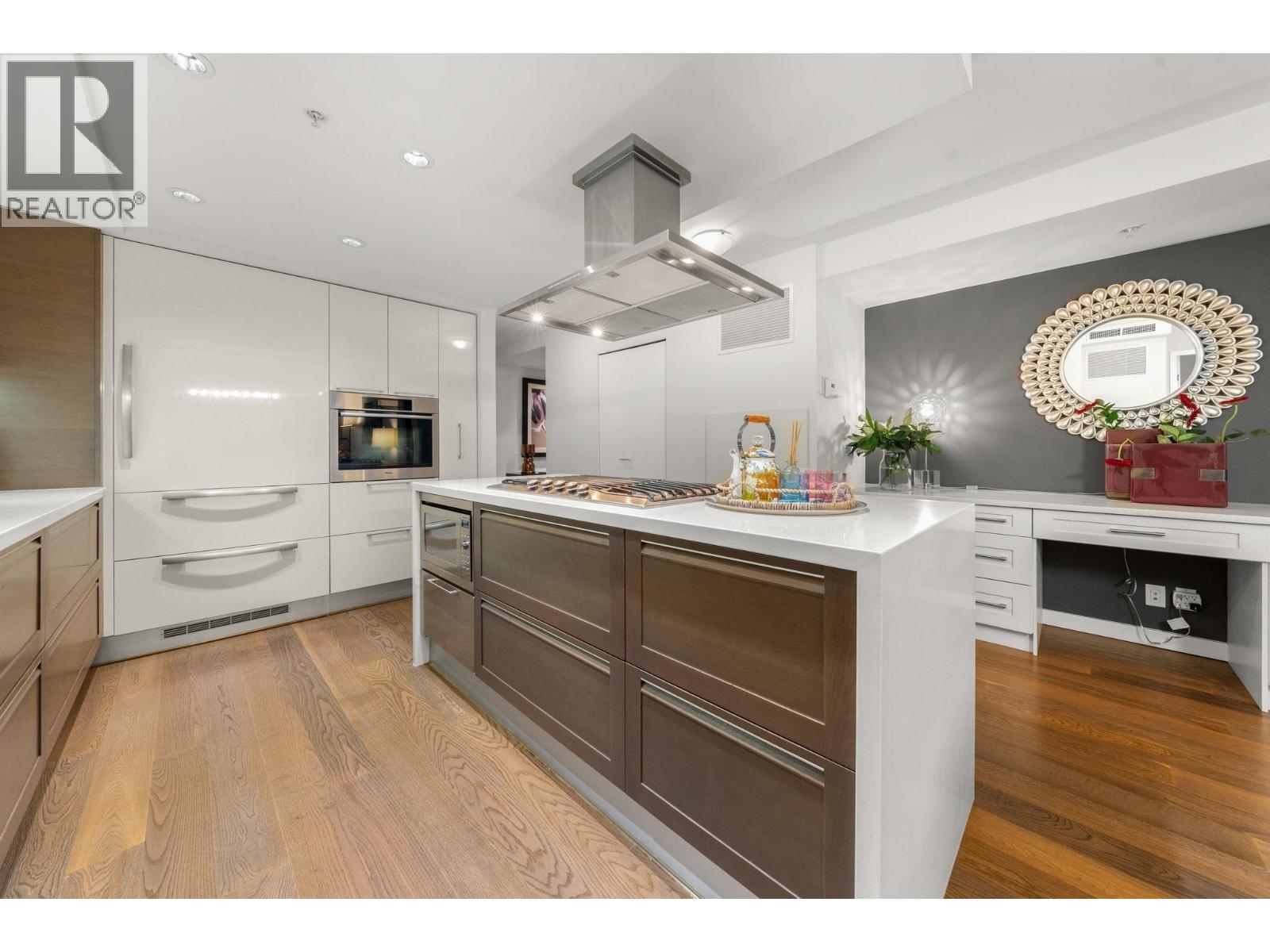 903 8 Smithe Mews, Vancouver, British Columbia  V6B 0A5 - Photo 16 - R3110799