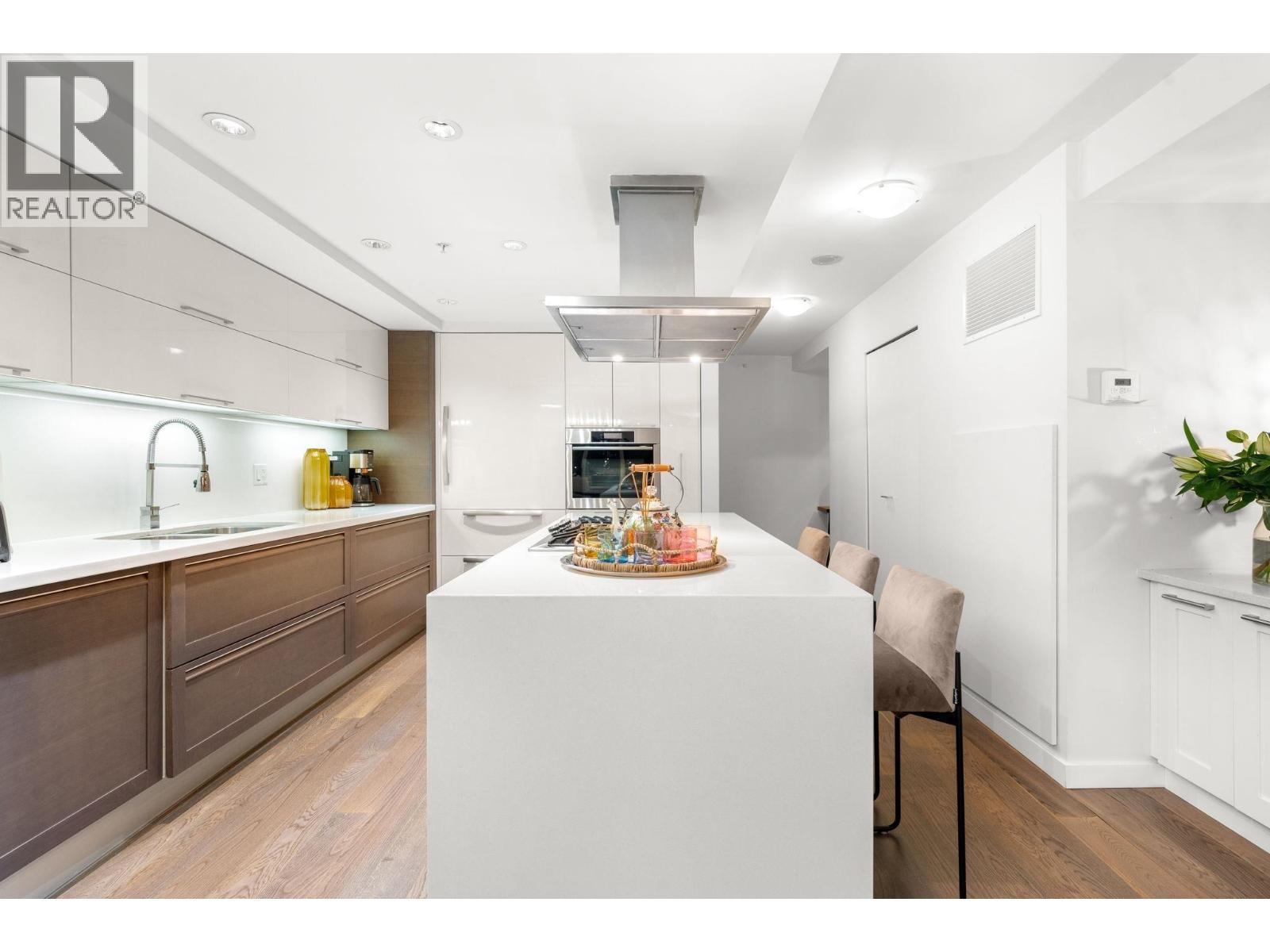 903 8 Smithe Mews, Vancouver, British Columbia  V6B 0A5 - Photo 15 - R3110799