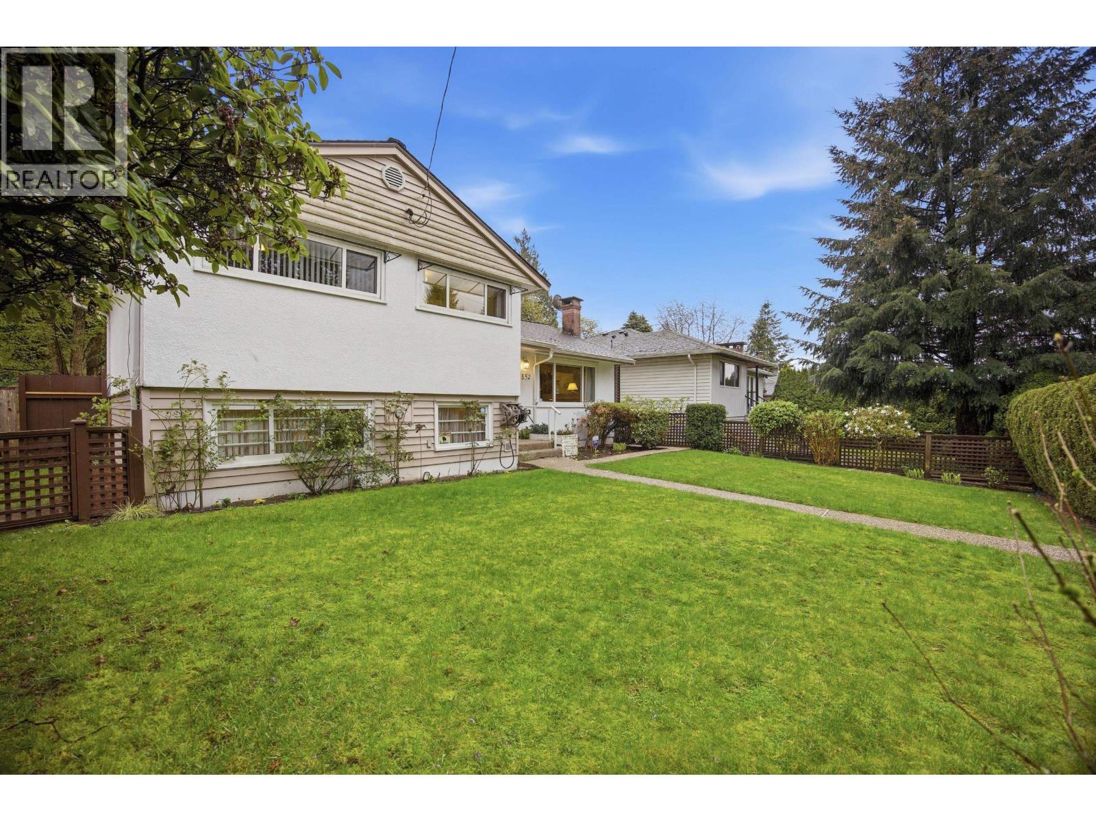 1852 Larson Road, North Vancouver, British Columbia  V7M 2Z6 - Photo 4 - R3112311