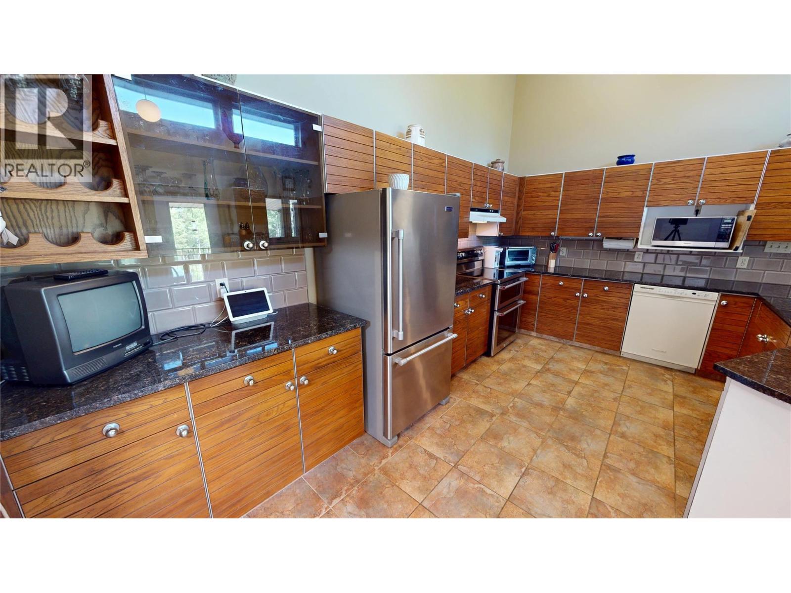 105 Castle Mountain Road, Fernie, British Columbia  V0B 1M4 - Photo 12 - 10383475