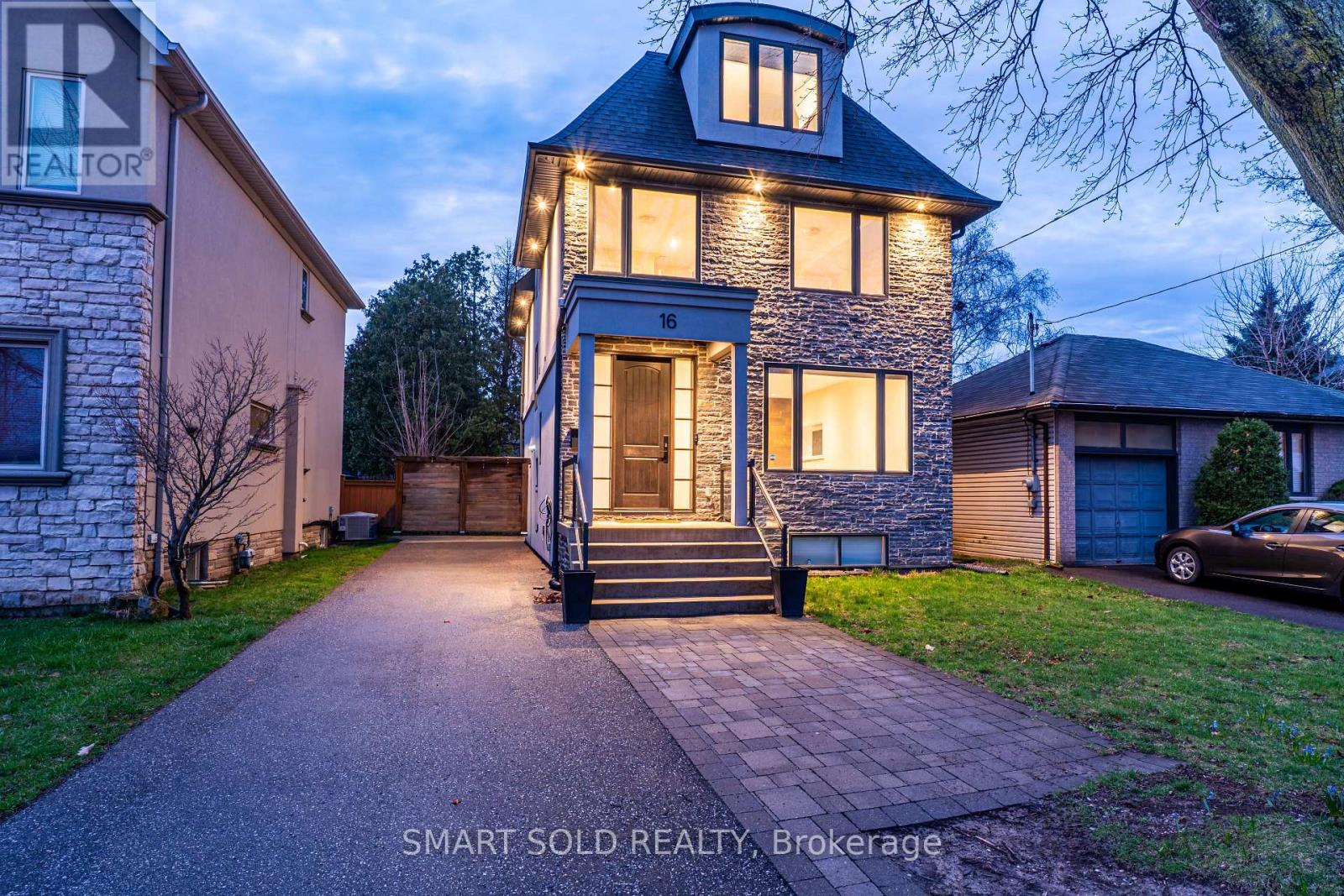 UPPER - 16 ENFIELD AVENUE, Toronto, Ontario