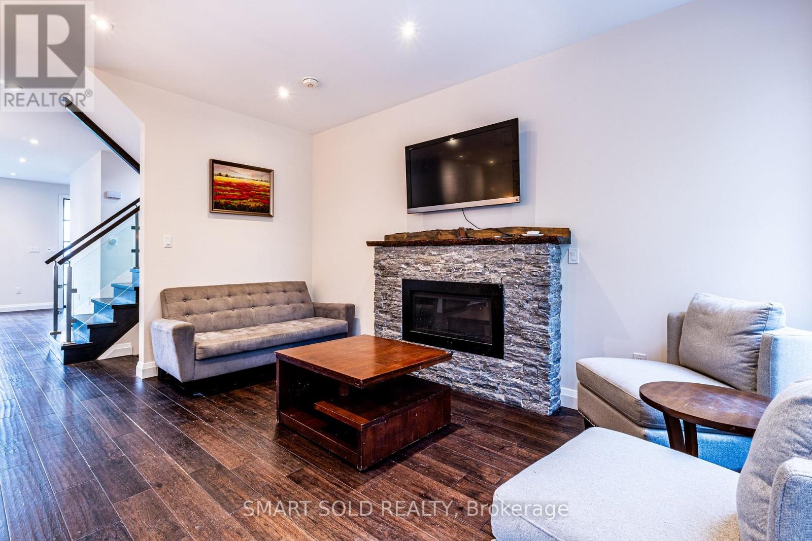 Upper - 16 Enfield Avenue, Toronto, Ontario  M8W 1T8 - Photo 10 - W13012046