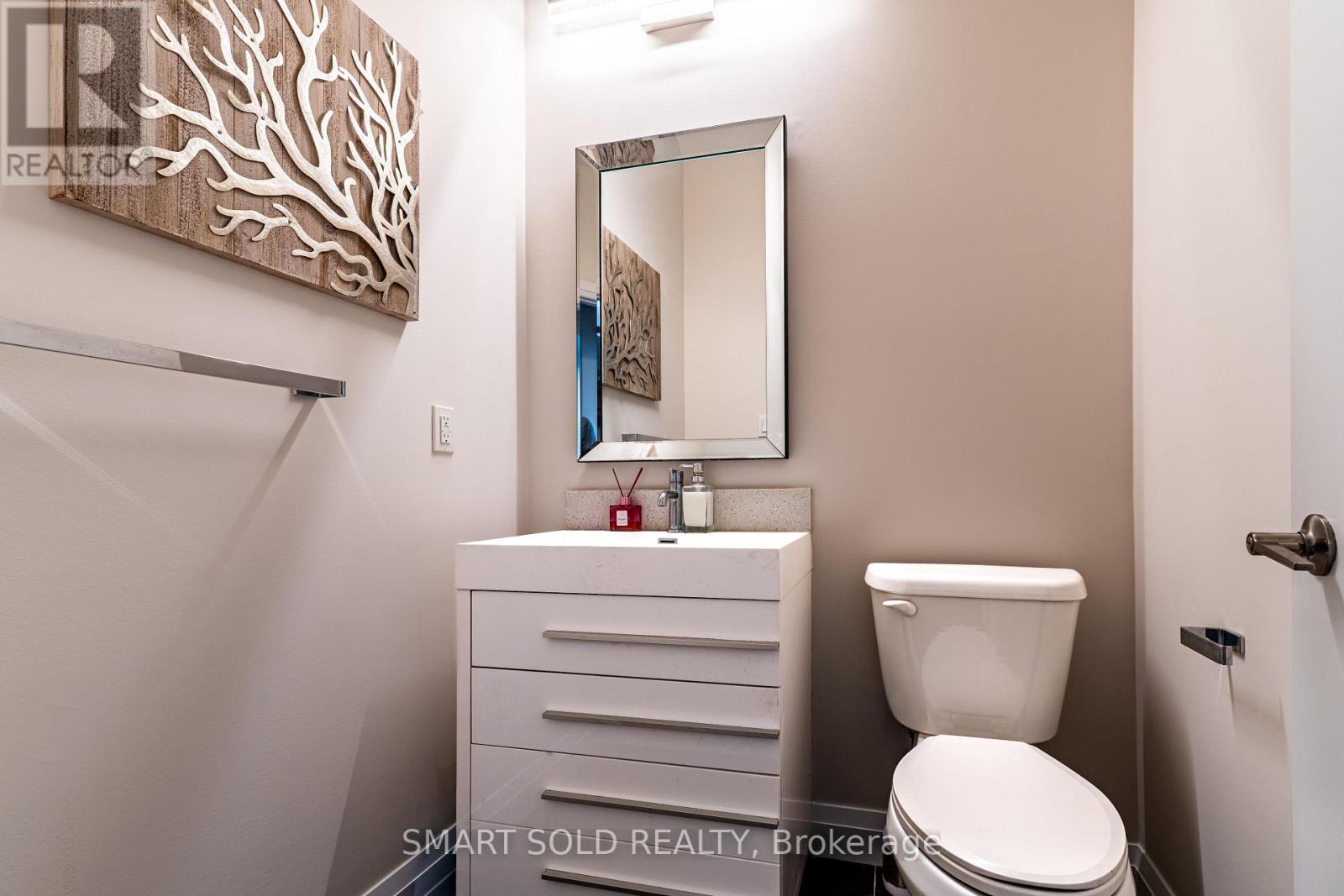 Upper - 16 Enfield Avenue, Toronto, Ontario  M8W 1T8 - Photo 11 - W13012046