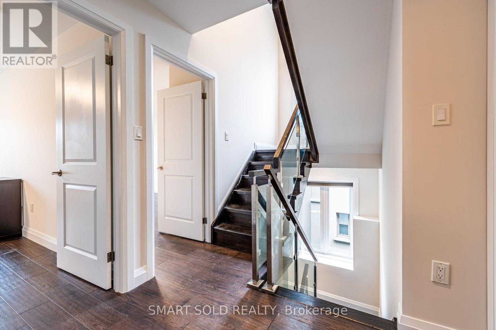 Upper - 16 Enfield Avenue, Toronto, Ontario  M8W 1T8 - Photo 12 - W13012046