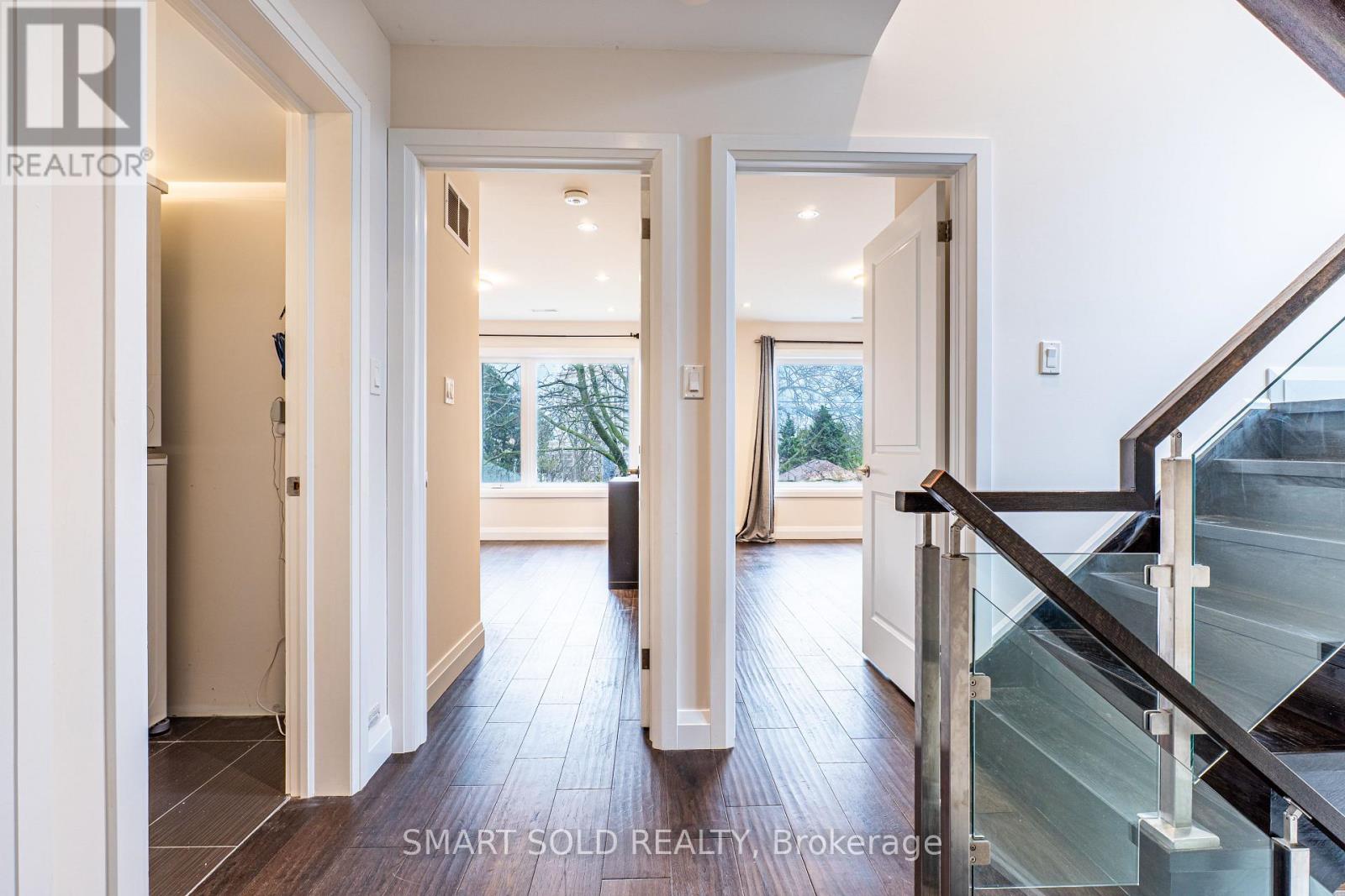 Upper - 16 Enfield Avenue, Toronto, Ontario  M8W 1T8 - Photo 13 - W13012046