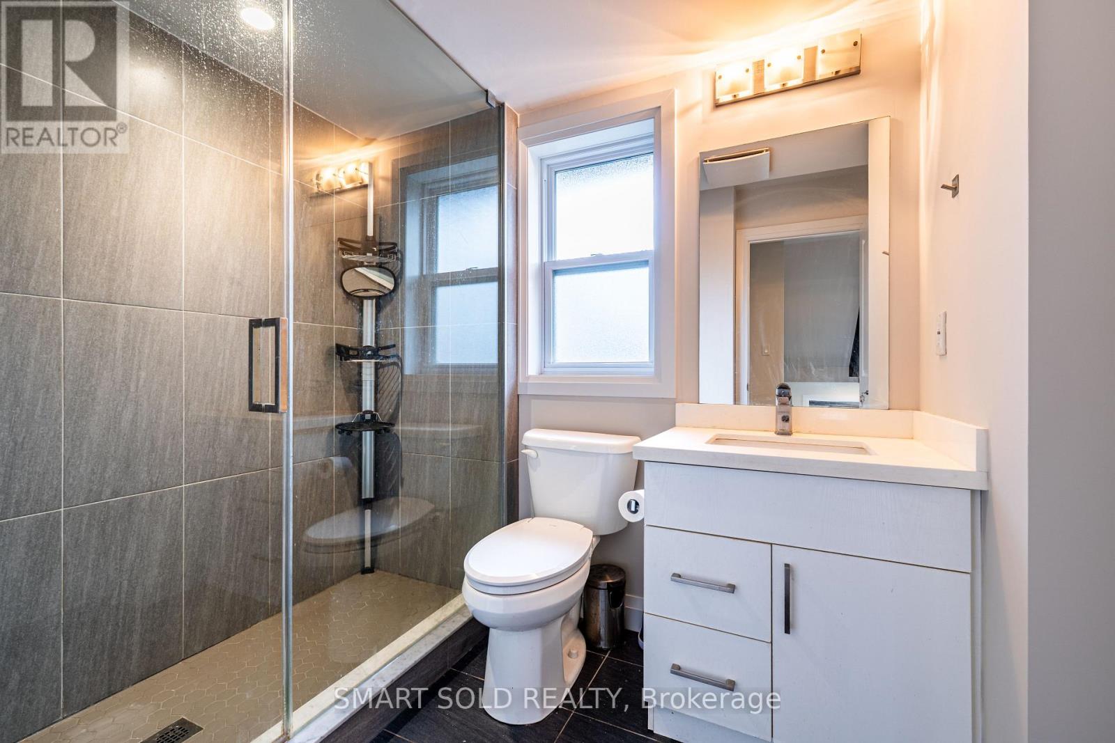 Upper - 16 Enfield Avenue, Toronto, Ontario  M8W 1T8 - Photo 17 - W13012046