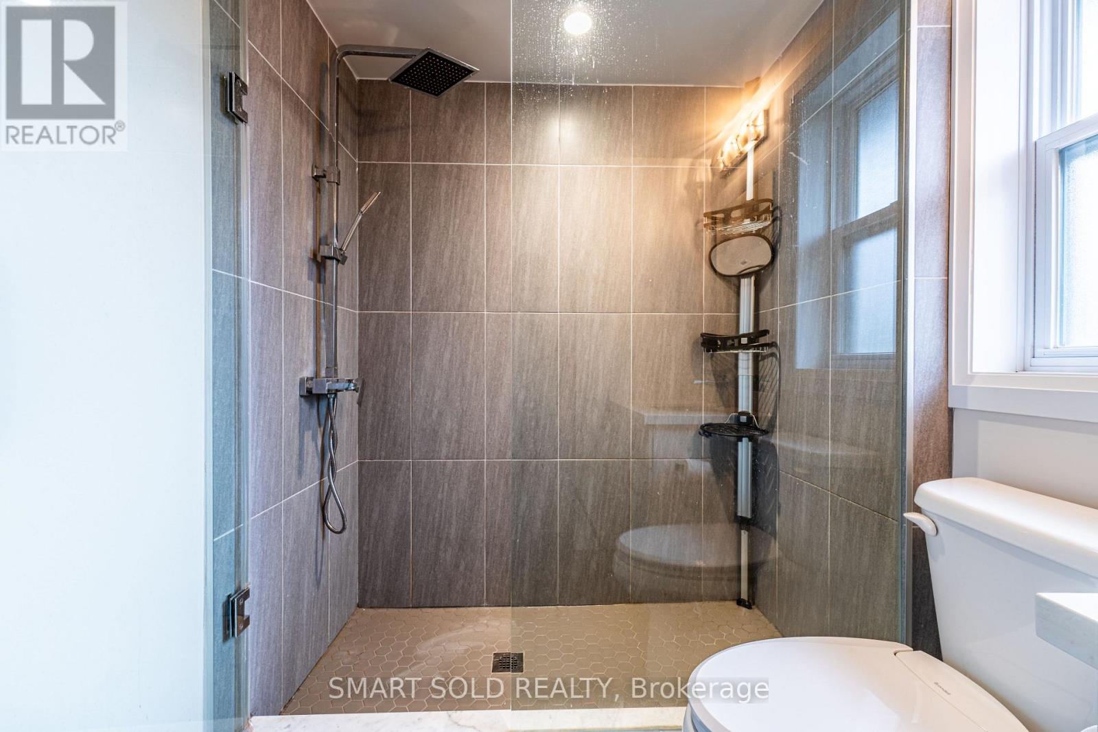 Upper - 16 Enfield Avenue, Toronto, Ontario  M8W 1T8 - Photo 18 - W13012046