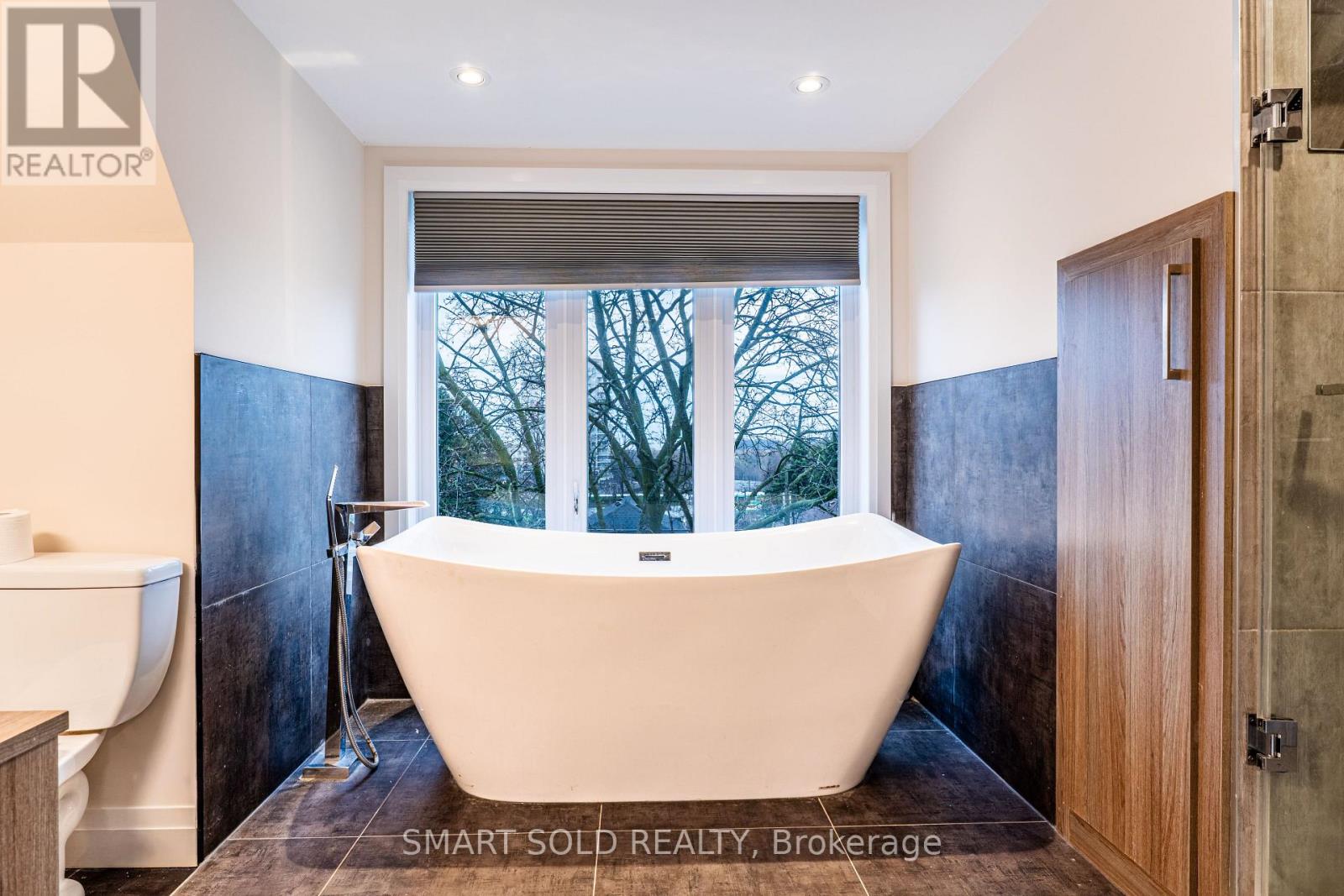 Upper - 16 Enfield Avenue, Toronto, Ontario  M8W 1T8 - Photo 29 - W13012046