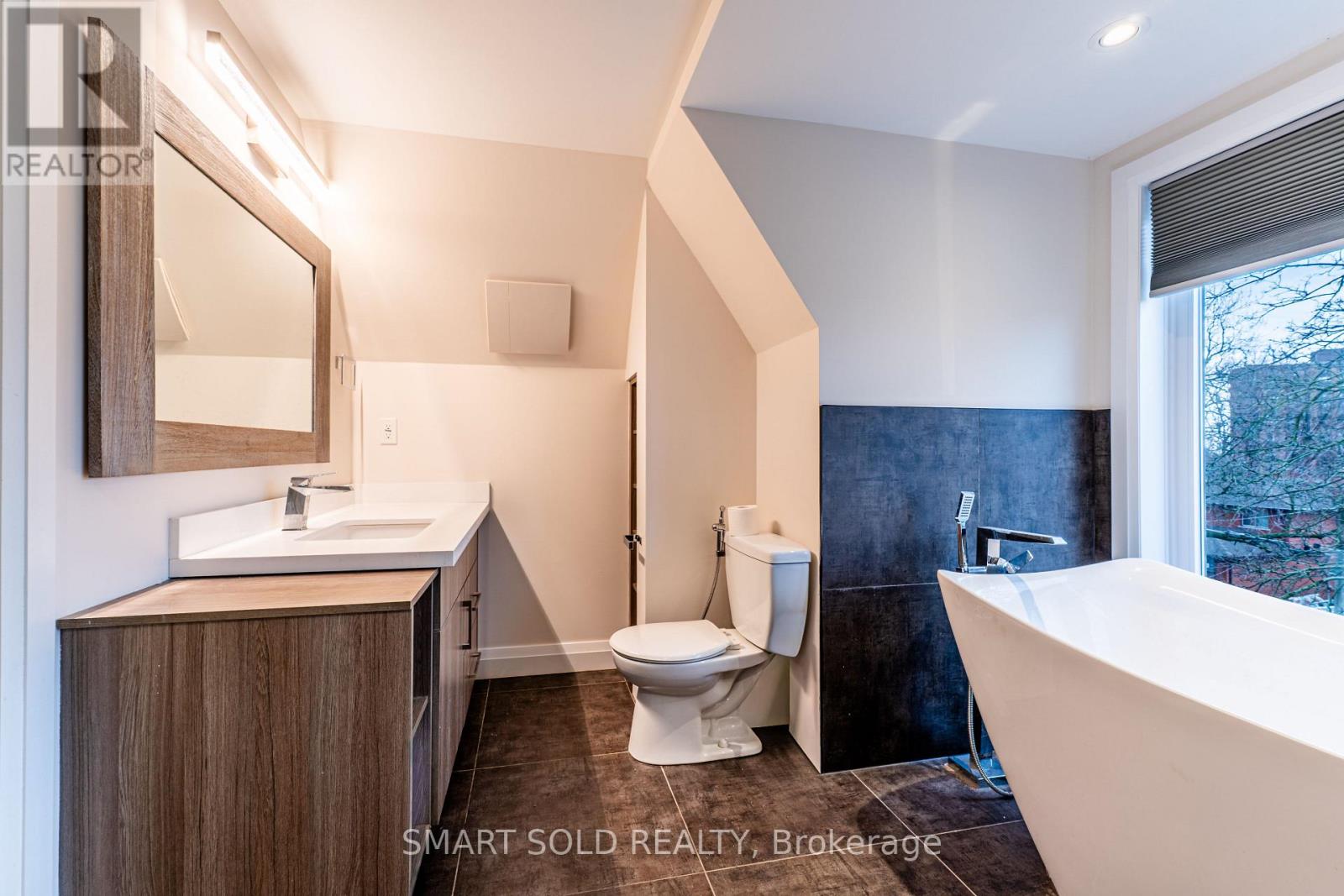 Upper - 16 Enfield Avenue, Toronto, Ontario  M8W 1T8 - Photo 30 - W13012046