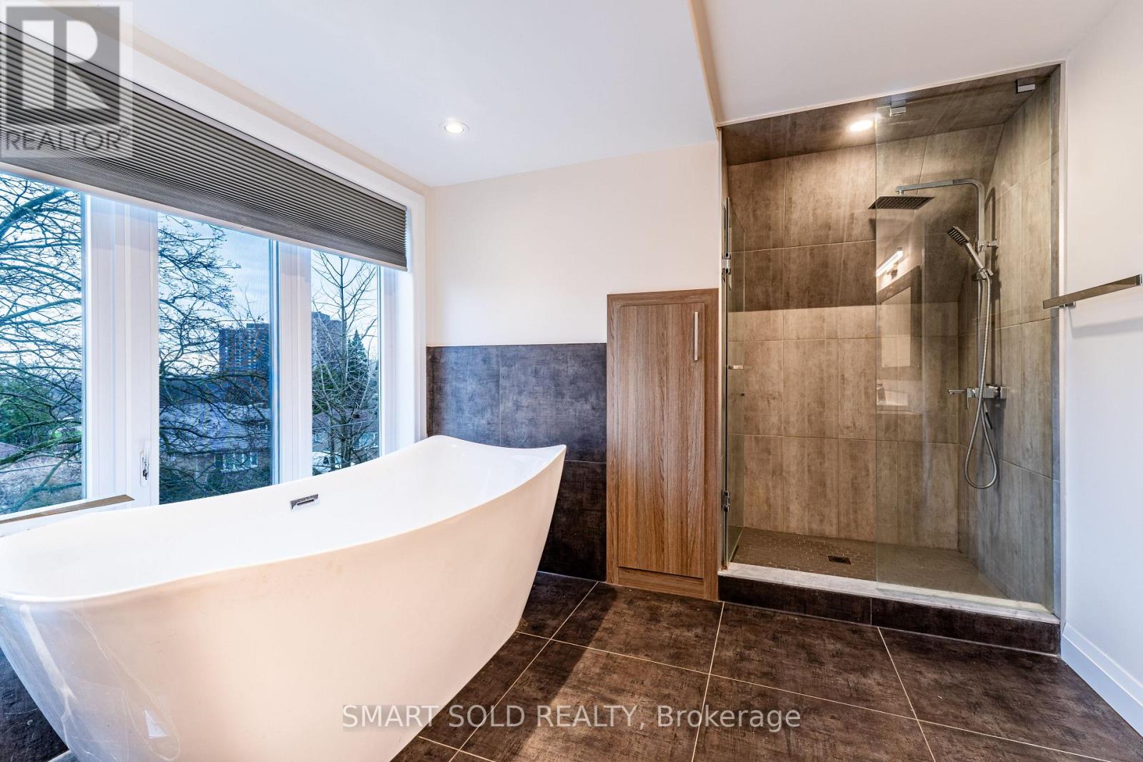 Upper - 16 Enfield Avenue, Toronto, Ontario  M8W 1T8 - Photo 31 - W13012046