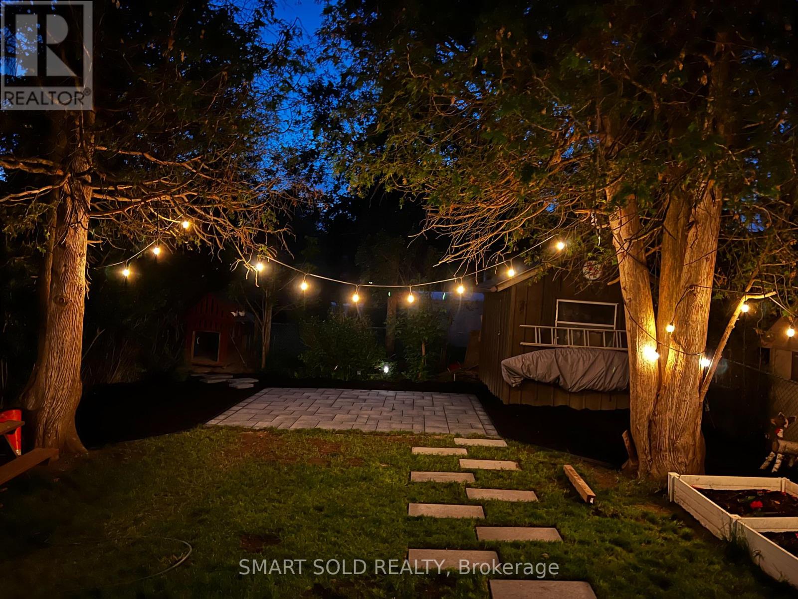 Upper - 16 Enfield Avenue, Toronto, Ontario  M8W 1T8 - Photo 33 - W13012046