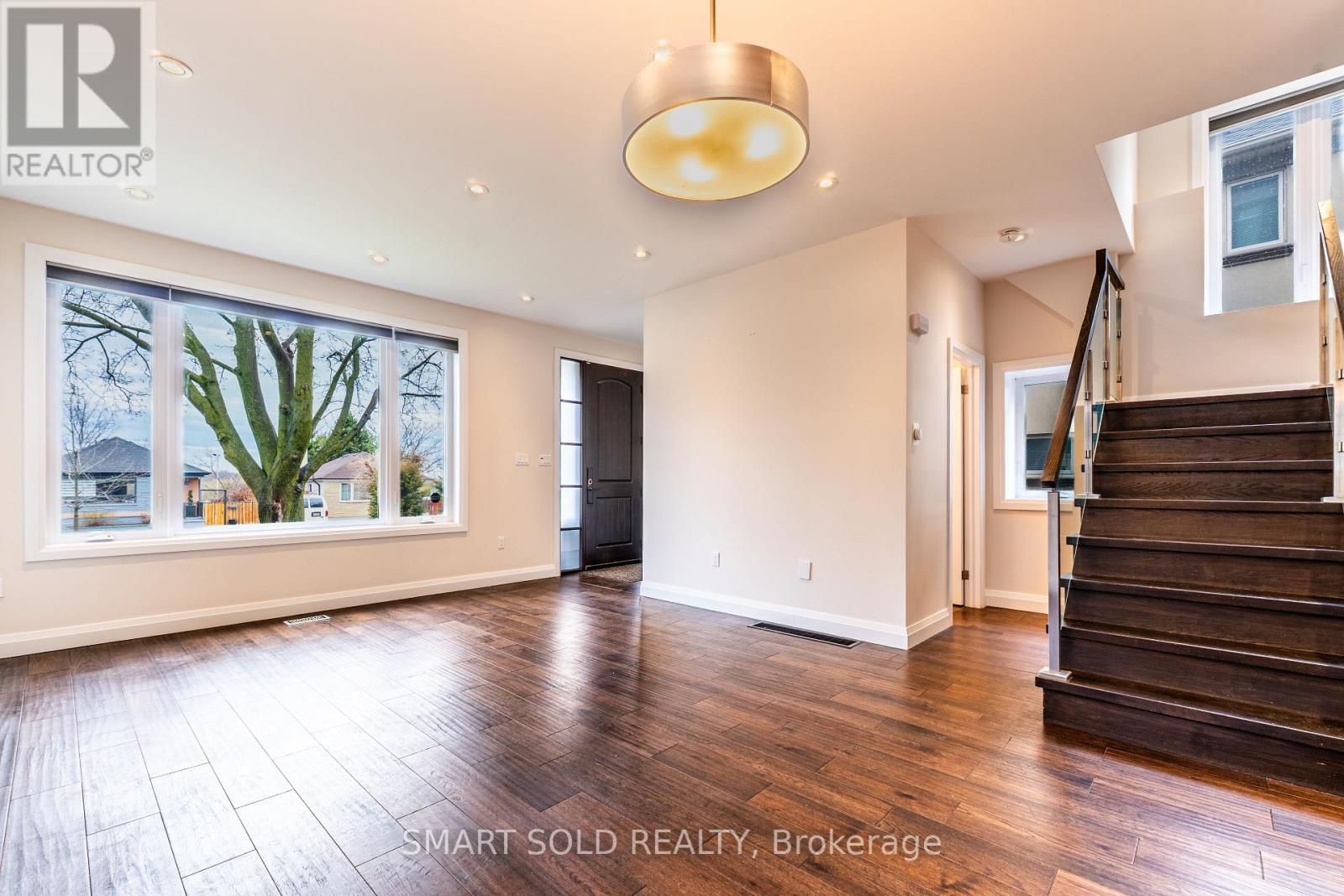 Upper - 16 Enfield Avenue, Toronto, Ontario  M8W 1T8 - Photo 4 - W13012046