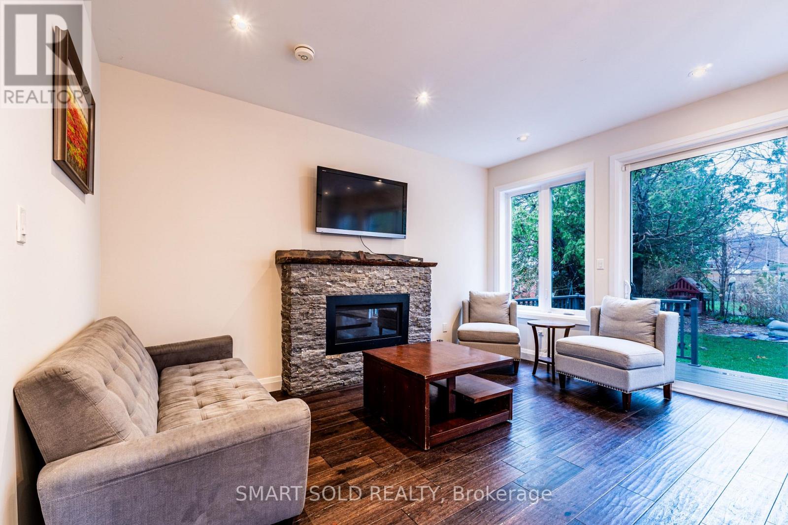 Upper - 16 Enfield Avenue, Toronto, Ontario  M8W 1T8 - Photo 9 - W13012046