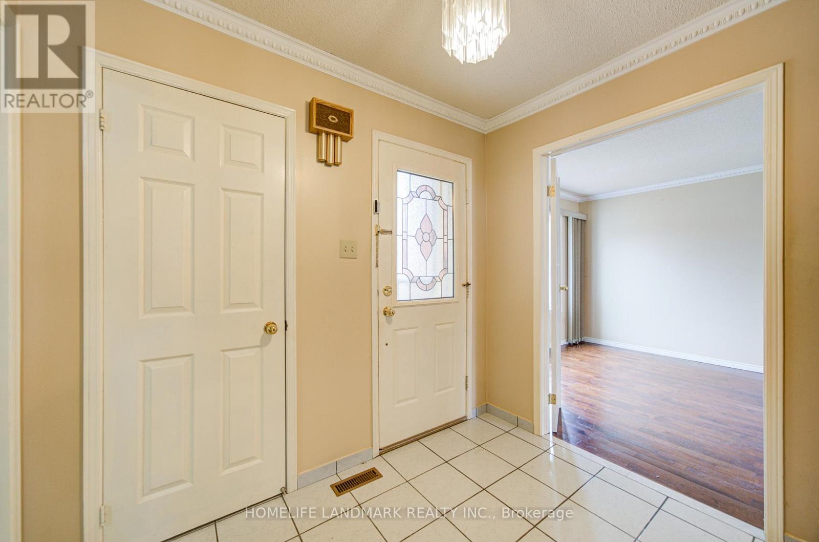 9 Duggan Drive, Brampton, Ontario  L6Y 4K8 - Photo 3 - W13012062