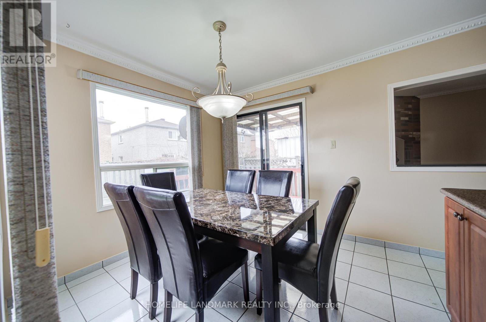 9 Duggan Drive, Brampton, Ontario  L6Y 4K8 - Photo 9 - W13012062