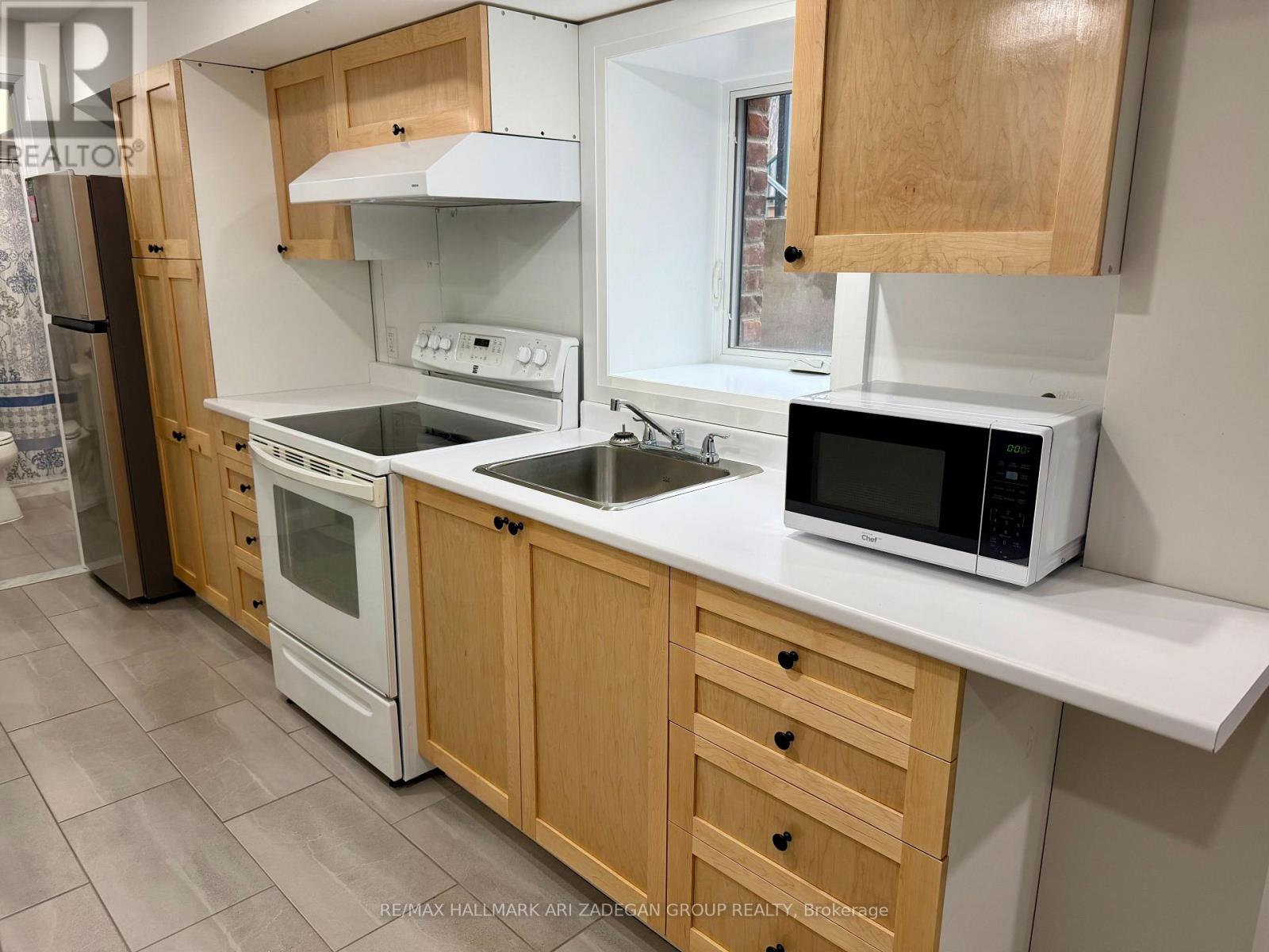 LOWER - 153 QUEENS DRIVE, Toronto, Ontario