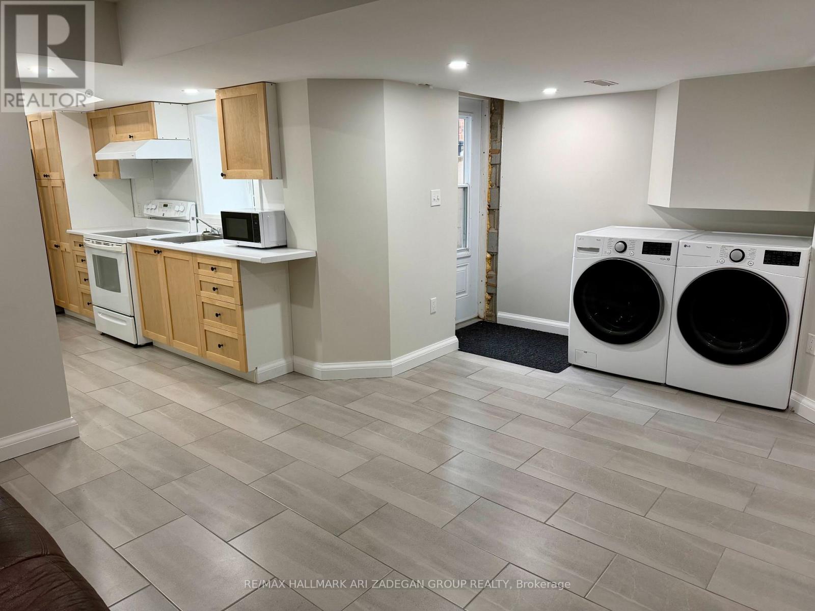 Lower - 153 Queens Drive, Toronto, Ontario  M9N 2H5 - Photo 3 - W13012074