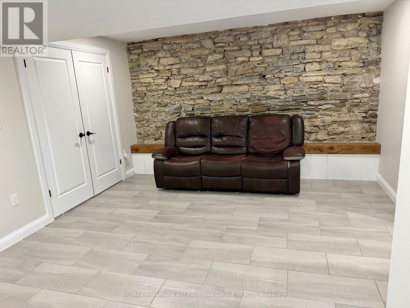 Lower - 153 Queens Drive, Toronto, Ontario  M9N 2H5 - Photo 4 - W13012074