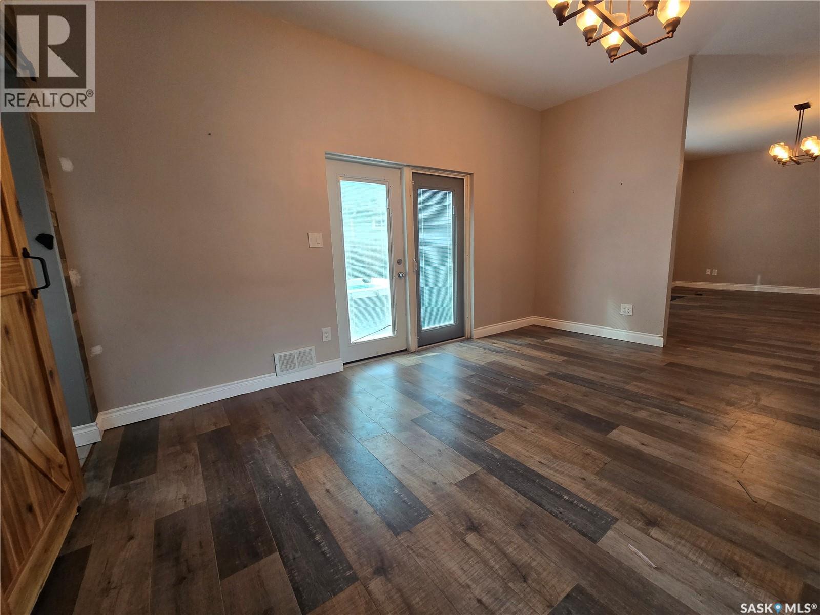 523 King Street, Weyburn, Saskatchewan  S4H 0P8 - Photo 8 - SK033230