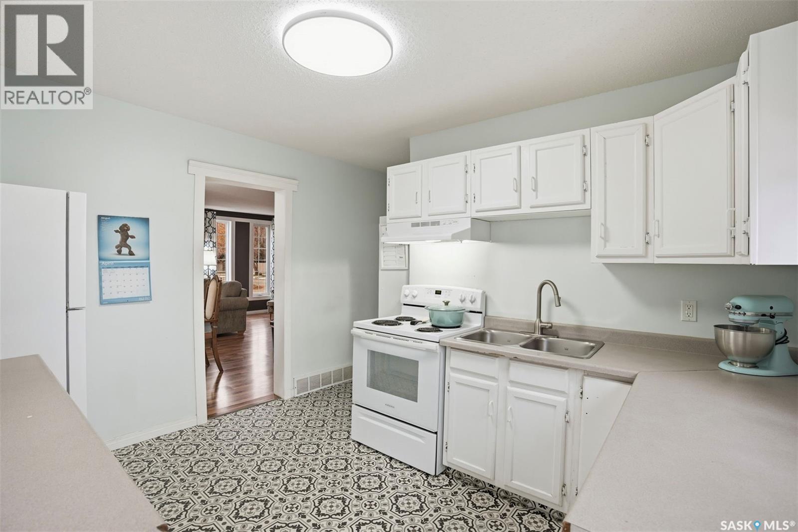 2532 Kelvin Avenue, Saskatoon, Saskatchewan  S7J 0T7 - Photo 10 - SK033219