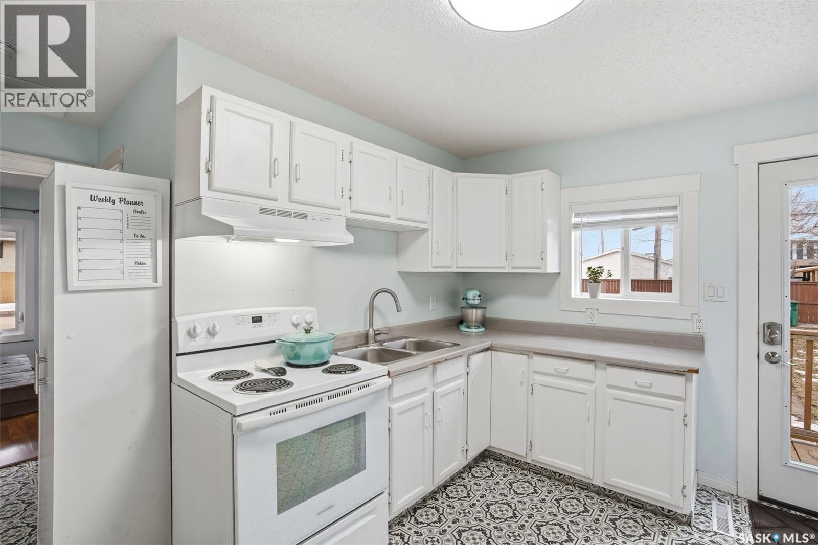 2532 Kelvin Avenue, Saskatoon, Saskatchewan  S7J 0T7 - Photo 11 - SK033219