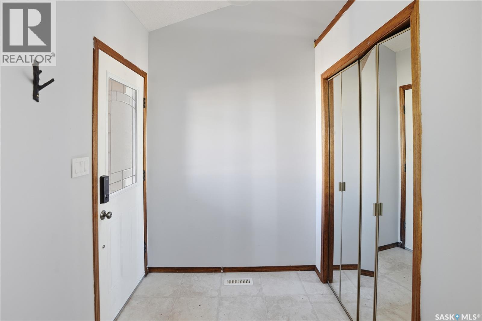 2643 Crocus Drive E, Regina, Saskatchewan  S4V 1S8 - Photo 2 - SK033165