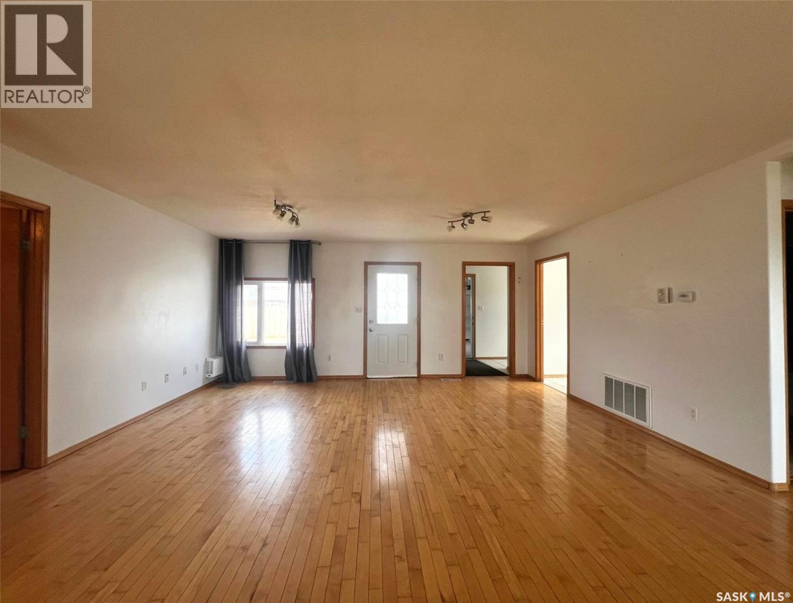 349 10th Avenue Nw, Swift Current, Saskatchewan  S9H 1P1 - Photo 10 - SK033123